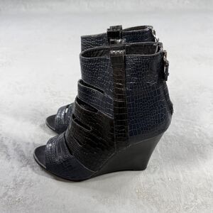 Rebecca Minkoff Sonny Blue & Black Croc Embossed Leather Peep Toe Wedges Size 10